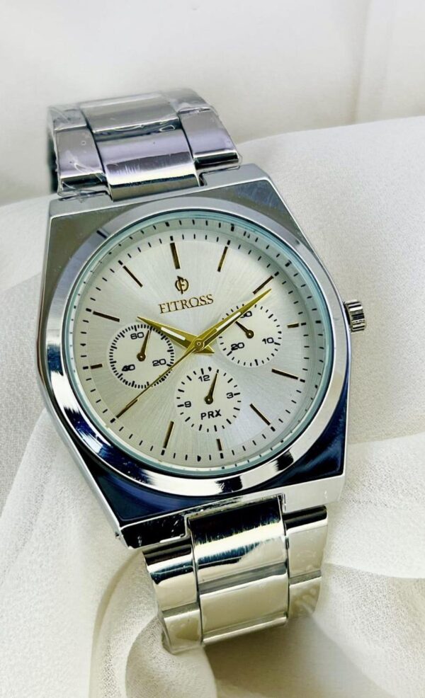 Men's water-resistant quartz watch with chain strap
